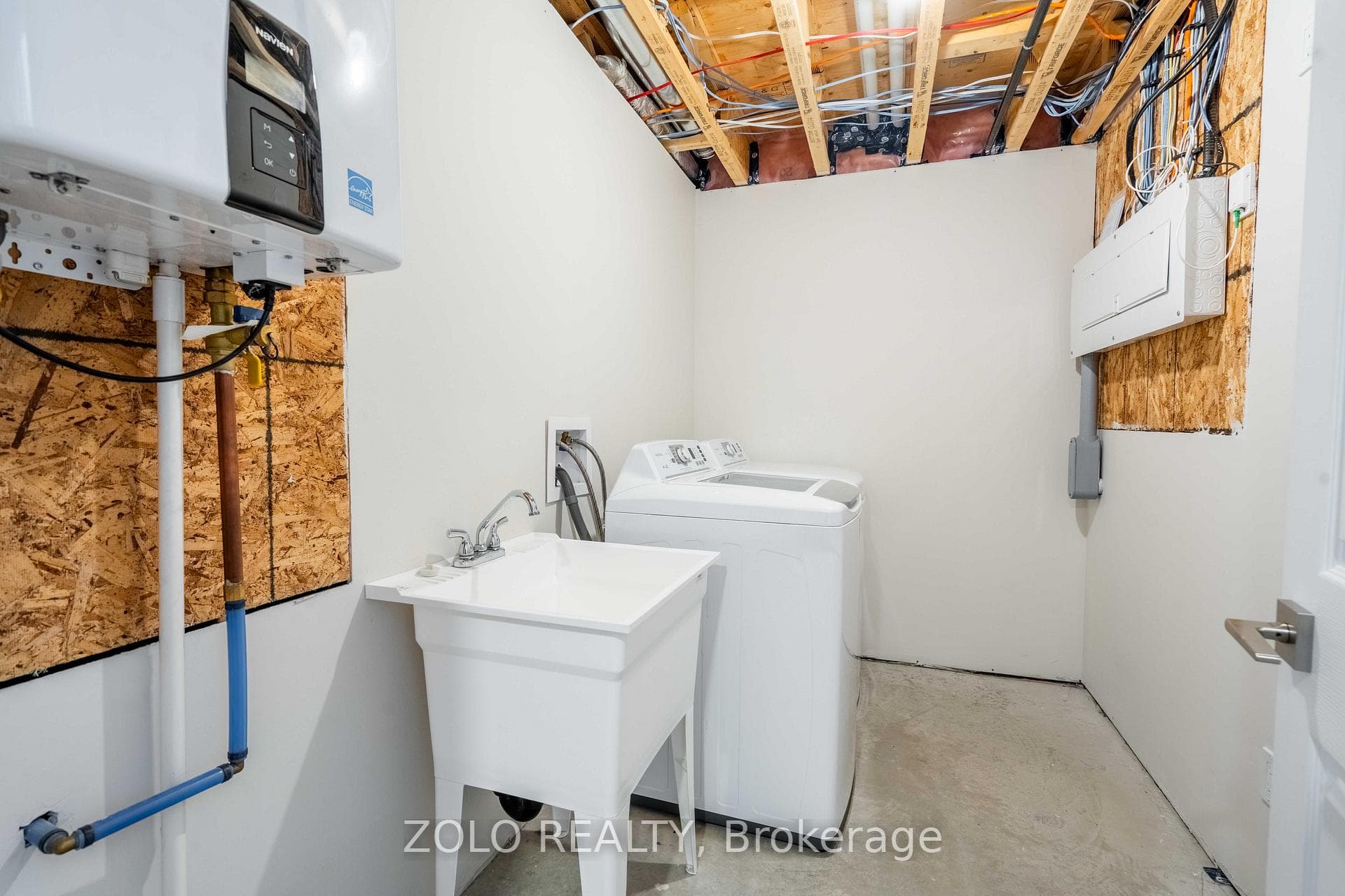 2360 Watson Crescent photo 34