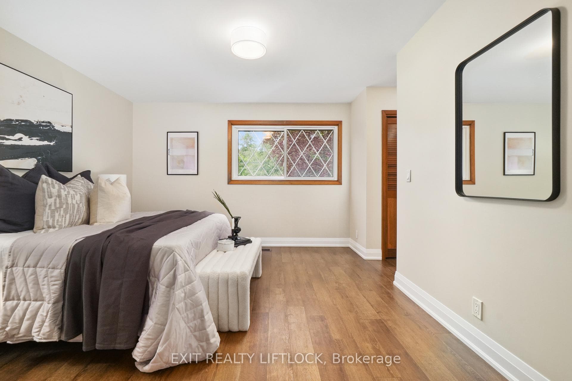 863 South Street photo 16