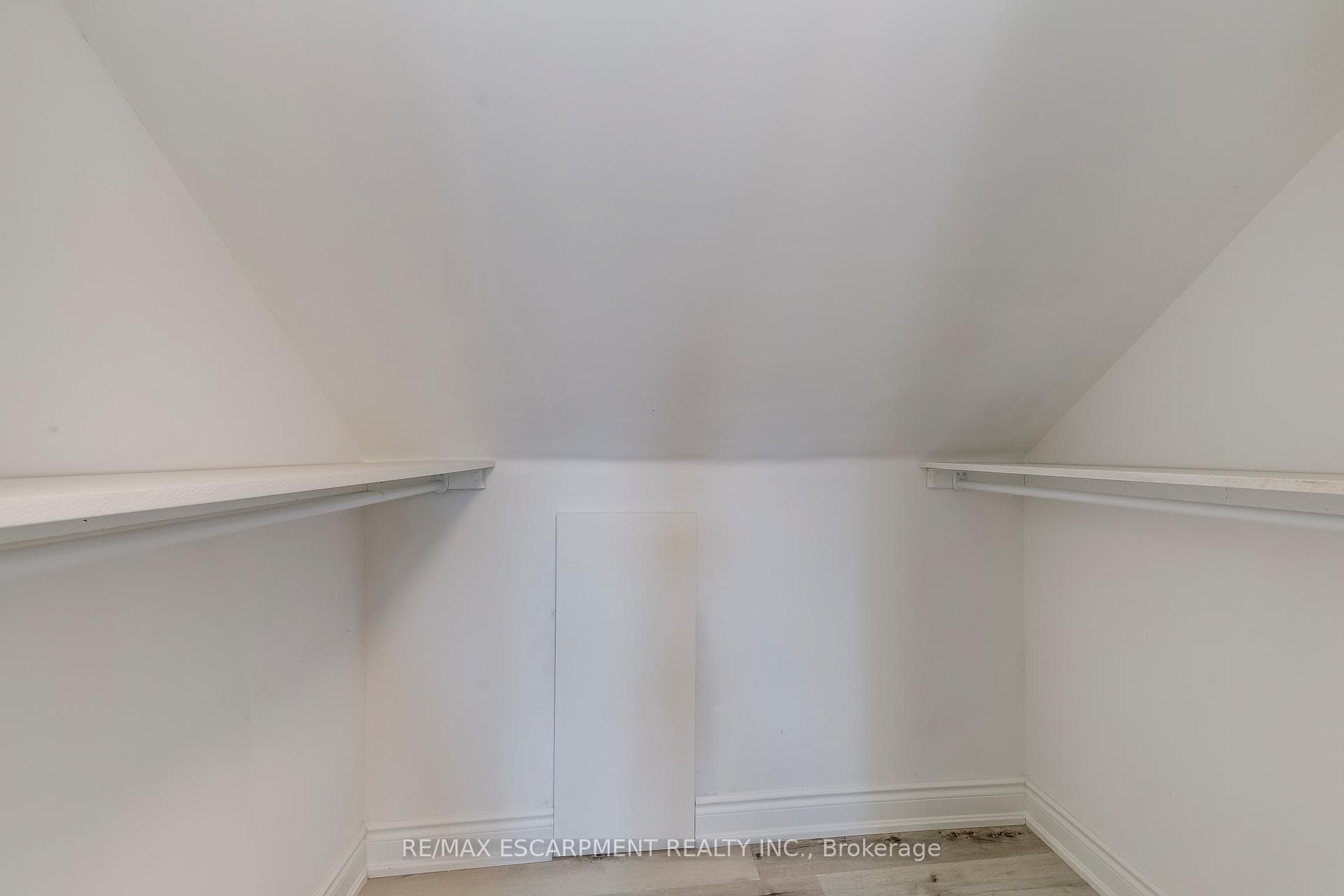 176 Garside Avenue photo 27