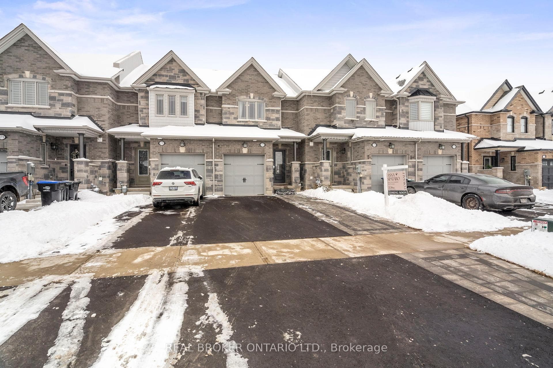 177 Walker Boulevard photo 4