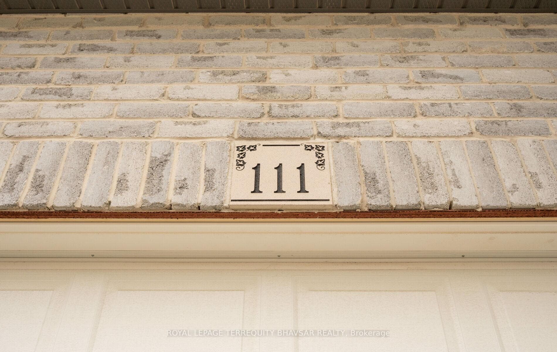 111 Parkvale Drive photo 5