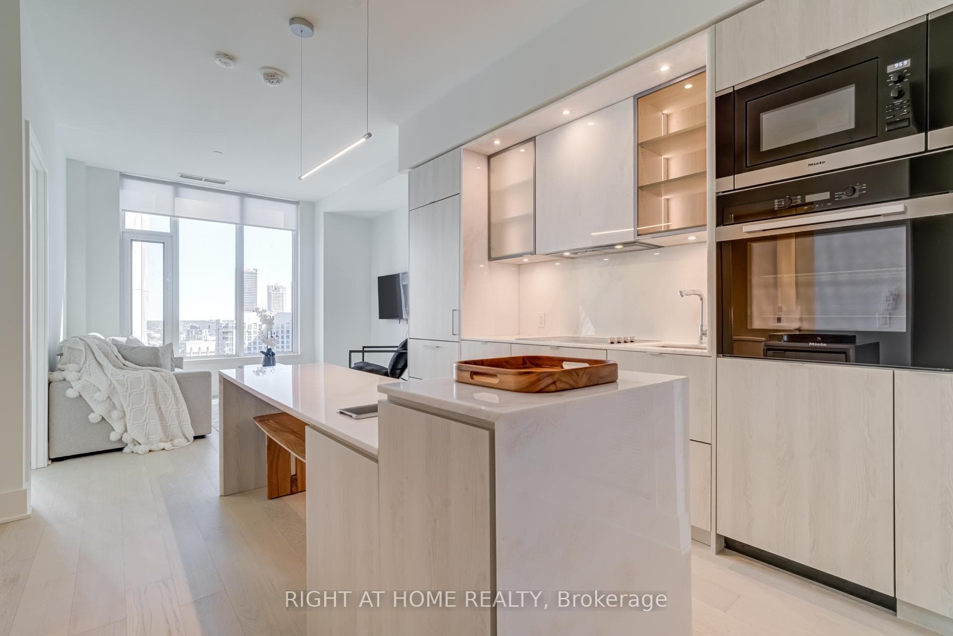 11 Yorkville Avenue Unit 2906 photo 1
