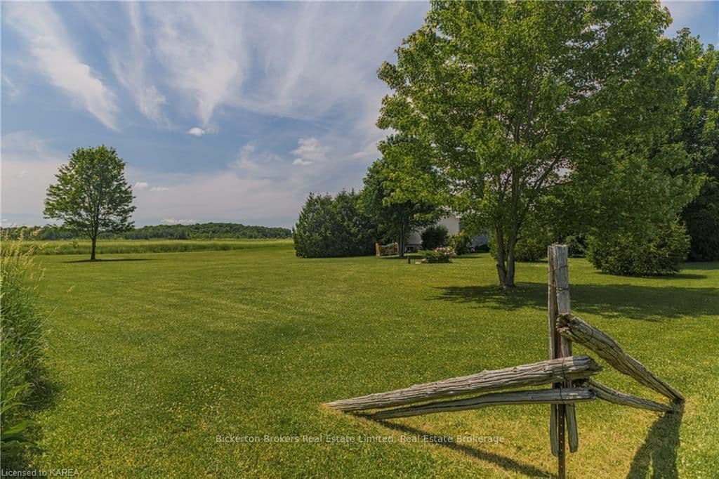 298 CENTENNIAL Road photo 10