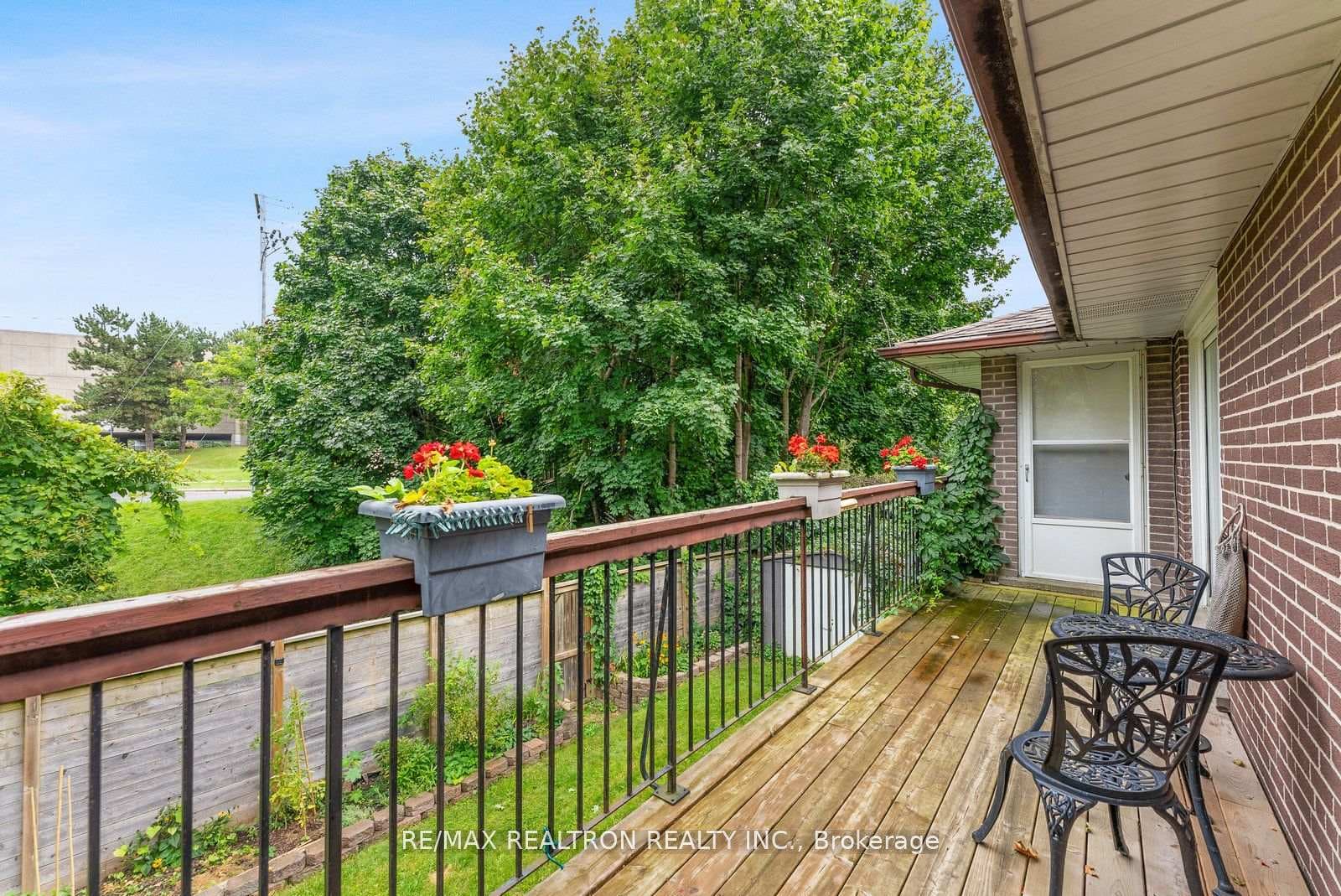 109 Thicketwood Drive photo 18
