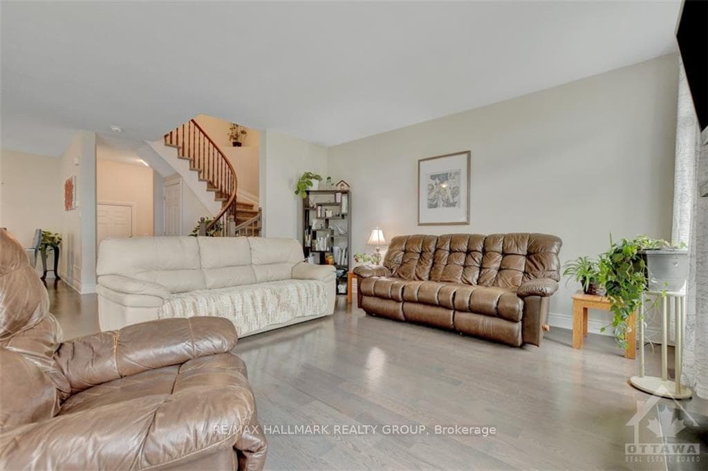 7 BORLAND Drive photo 9