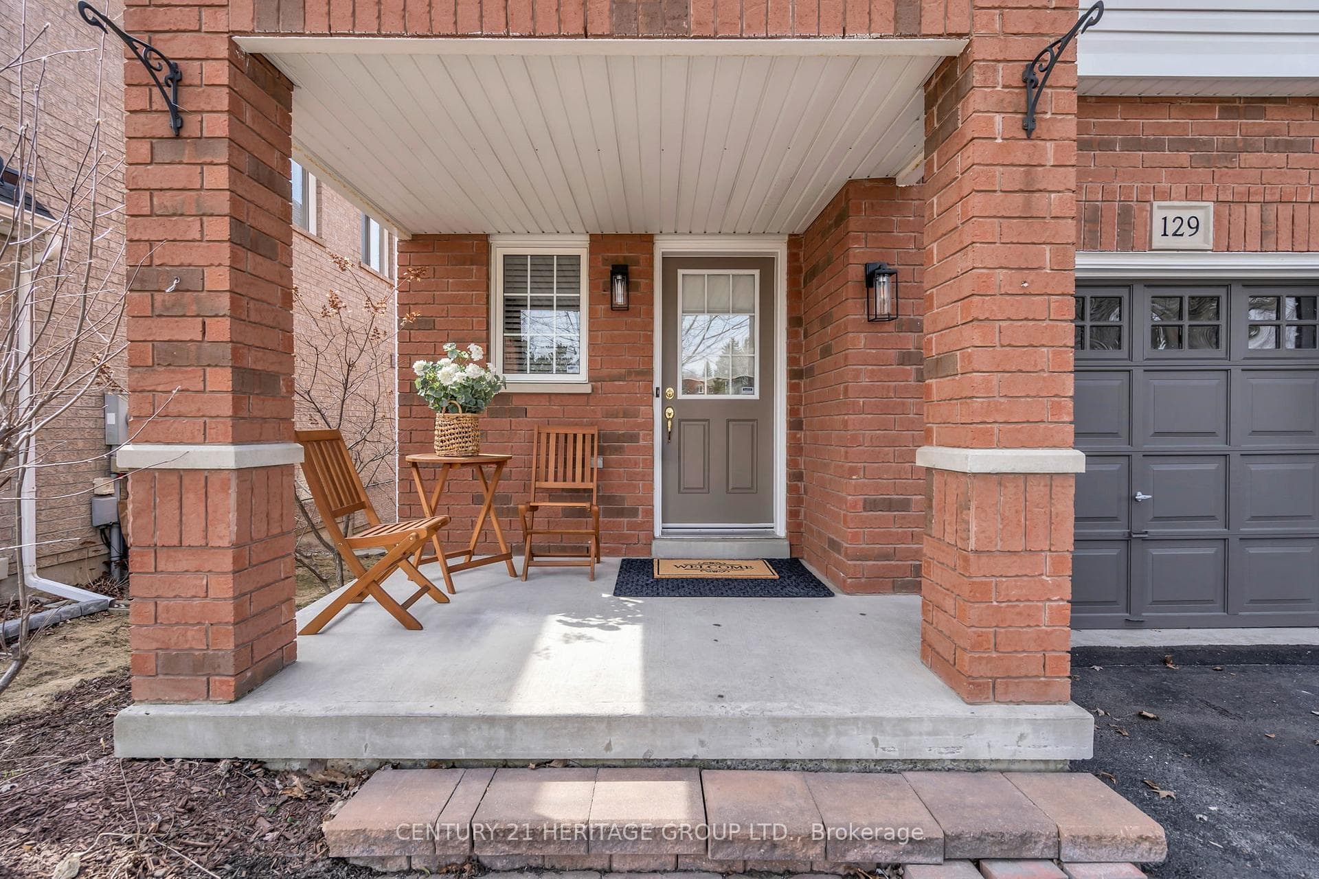 129 Hartford Crescent photo 4