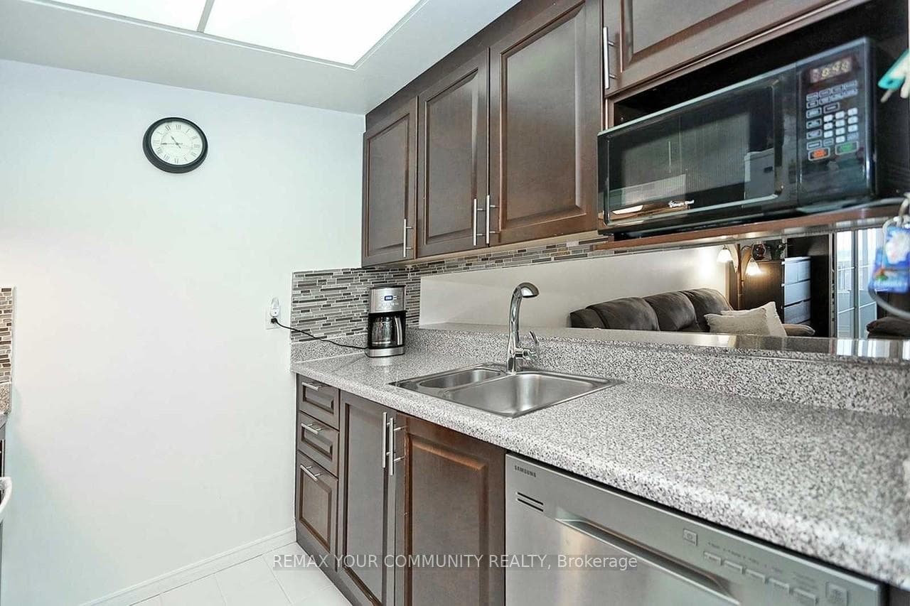 7 Bishop Avenue Unit 1606 photo 10