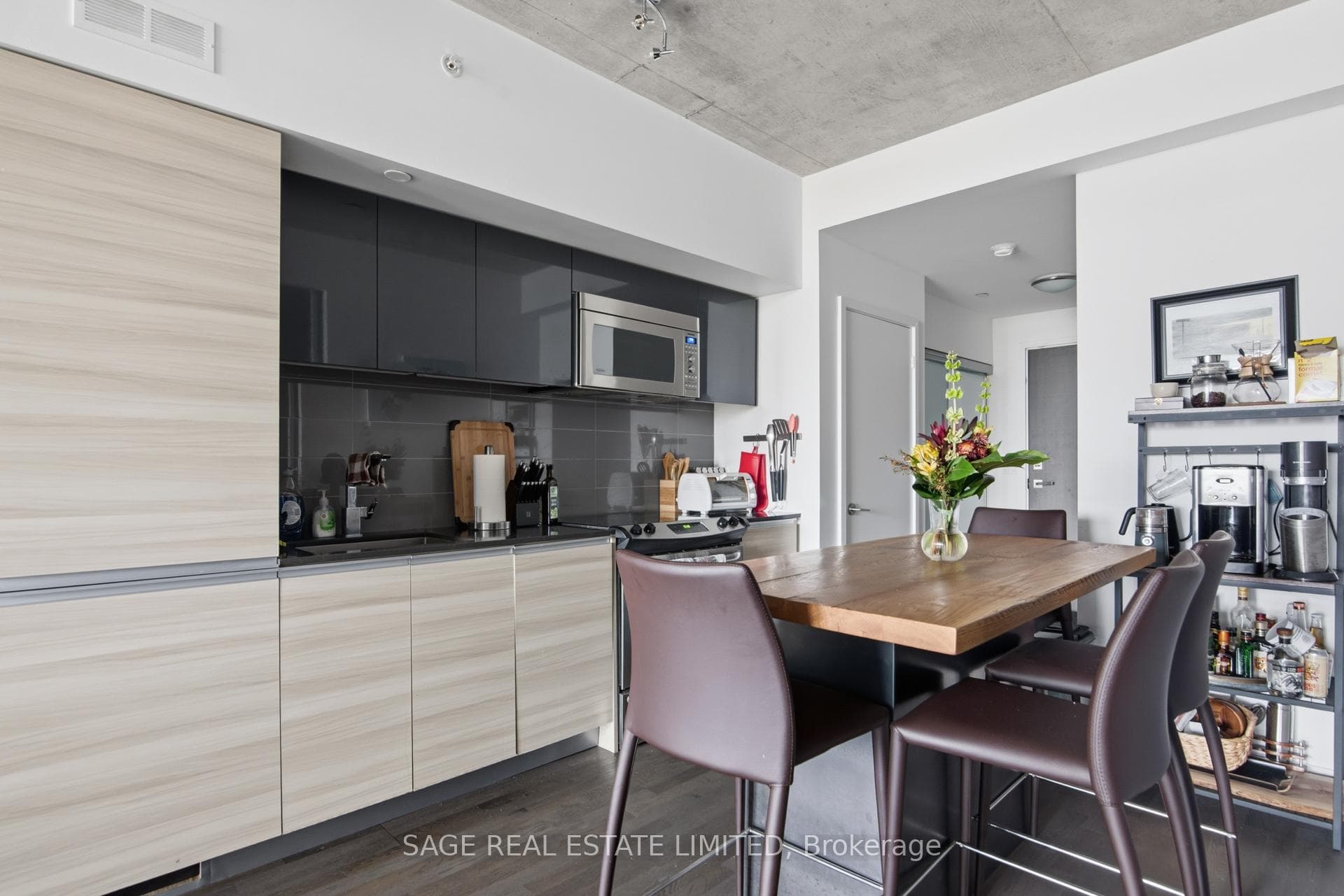 1238 Dundas Street Unit 609 photo 4