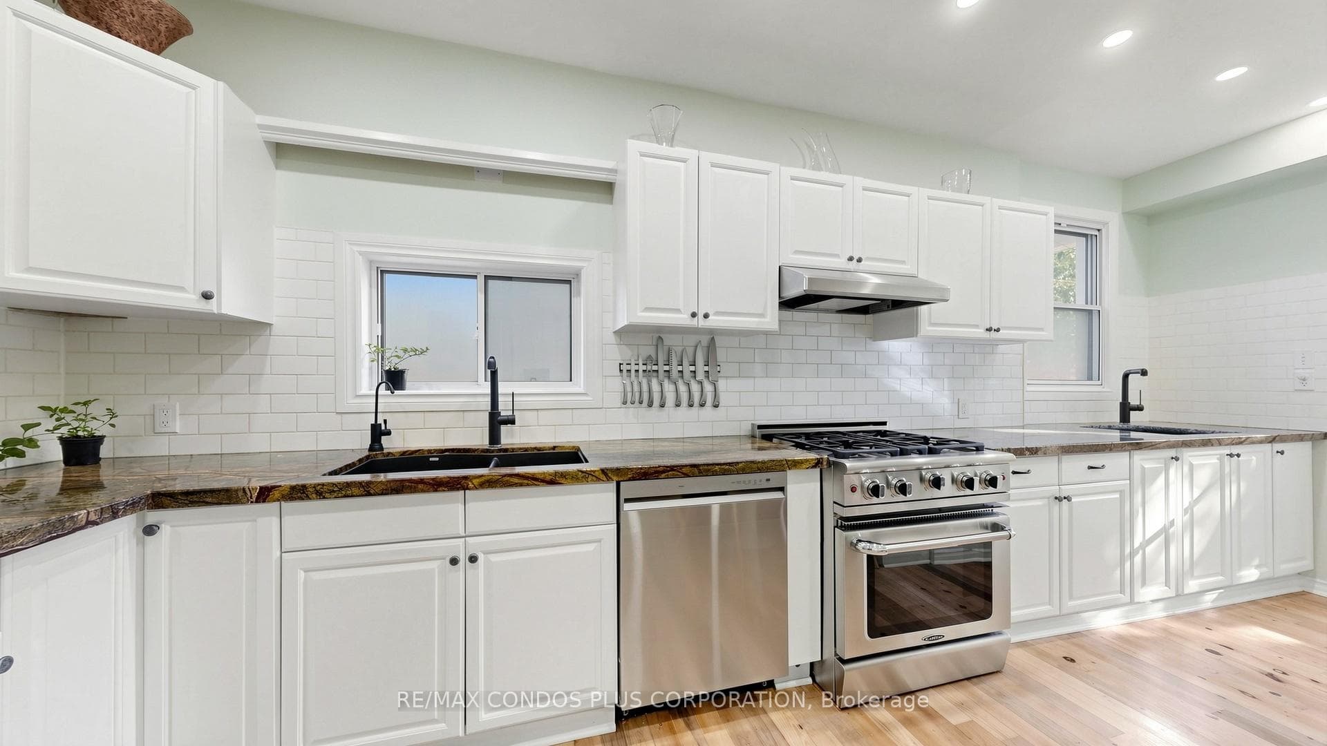 212 Albany Avenue photo 8