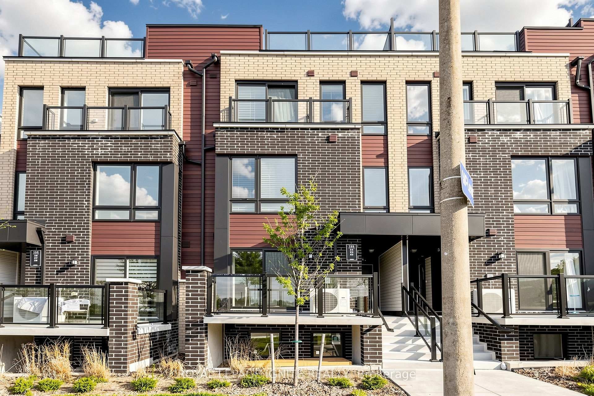 155 Tapscott Road Unit 22 photo 2