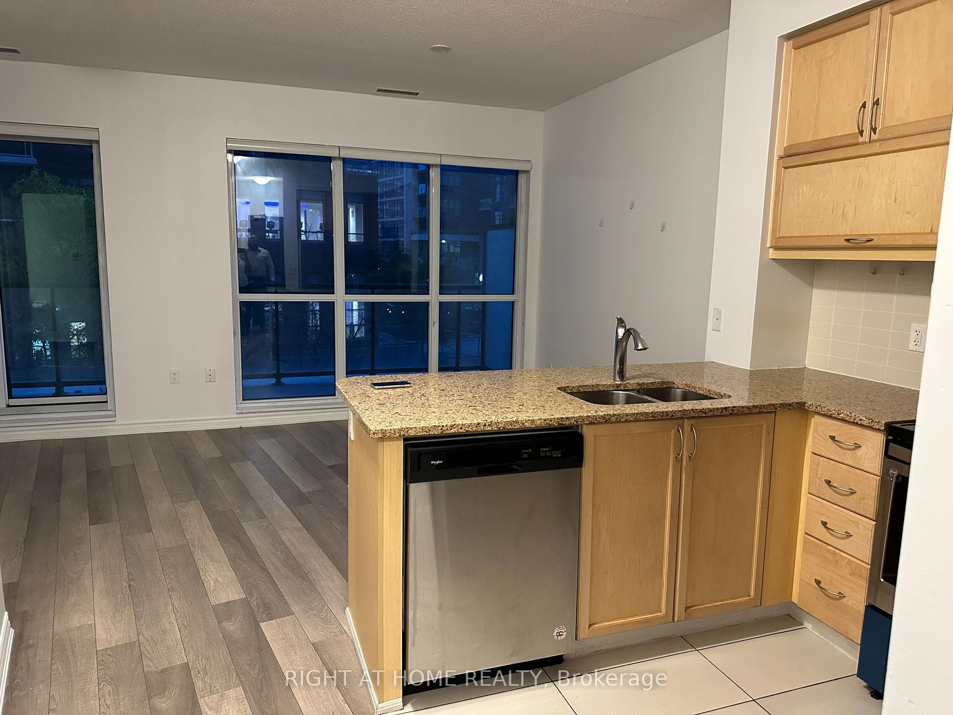 39 ANNIE CRAIG Drive Unit 201 photo 7