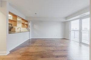125 Village Green Square Unit 706 photo 19