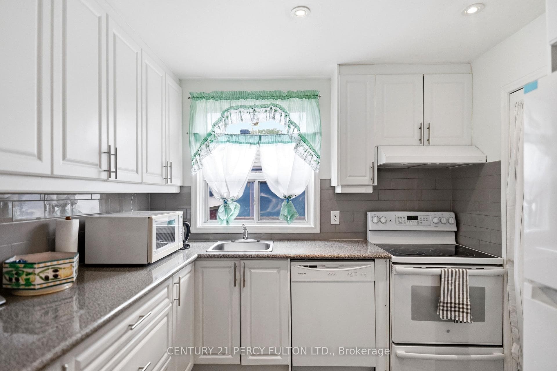 1101 Warden Ave - kitchen - Tom Joseph Team
