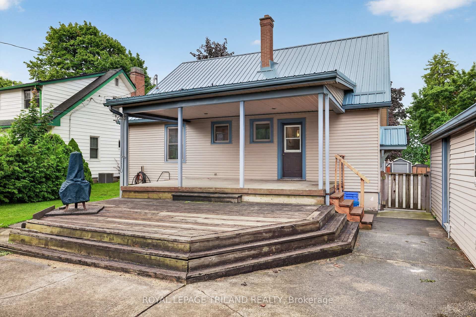 11 Maple Street photo 38