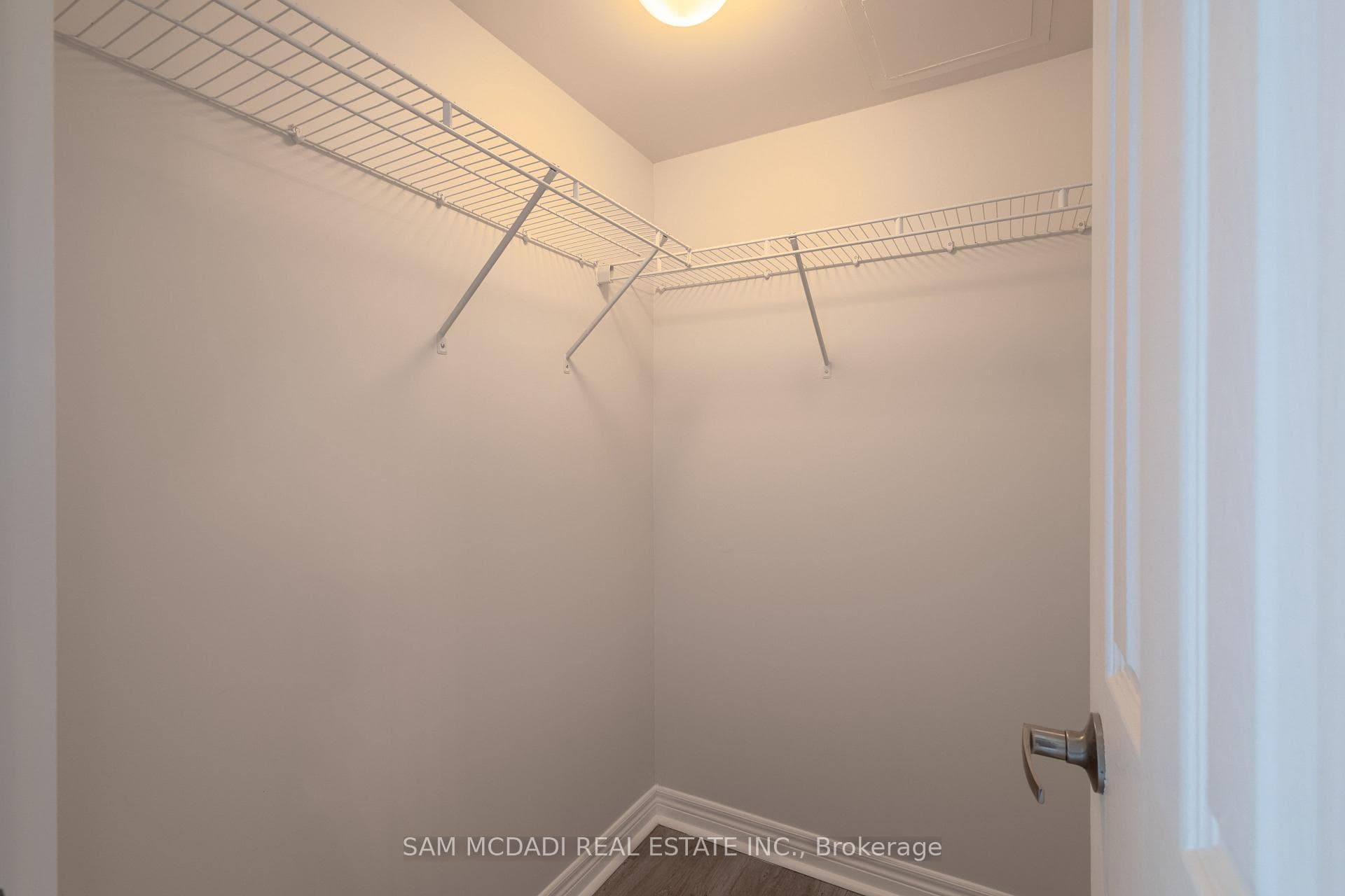 208 Enfield Place Unit 1809 photo 10