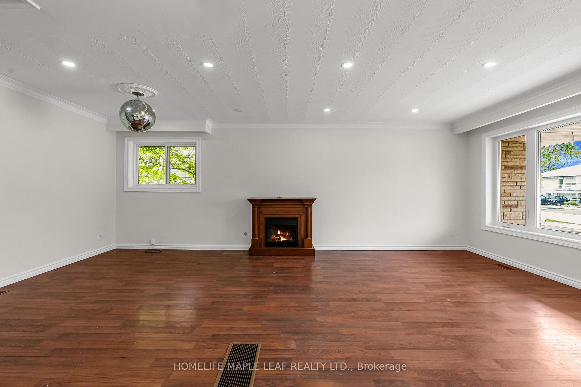 22 Vange Crescent photo 7