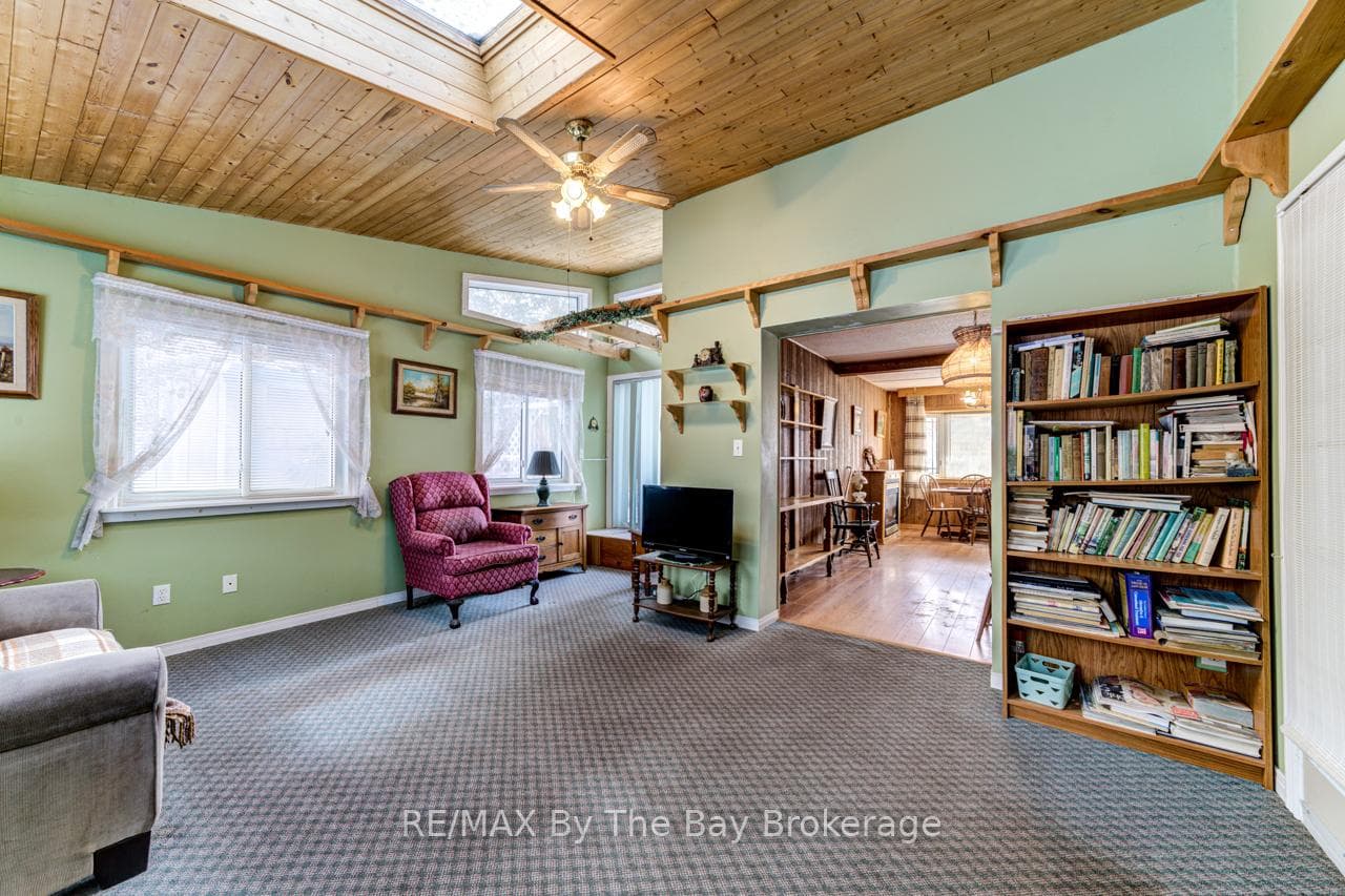 650 River Road photo 20