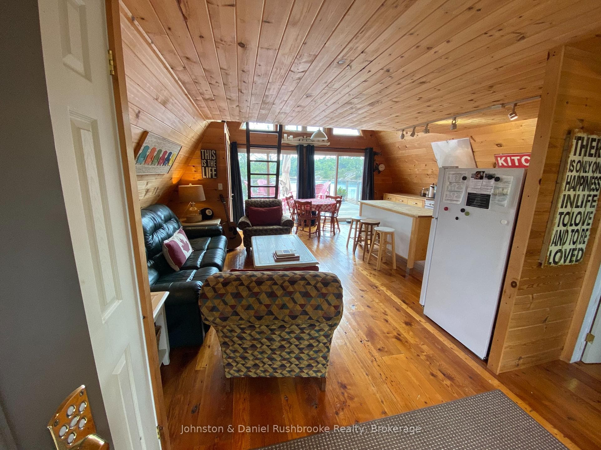 1 B244 (Conger) Island photo 9