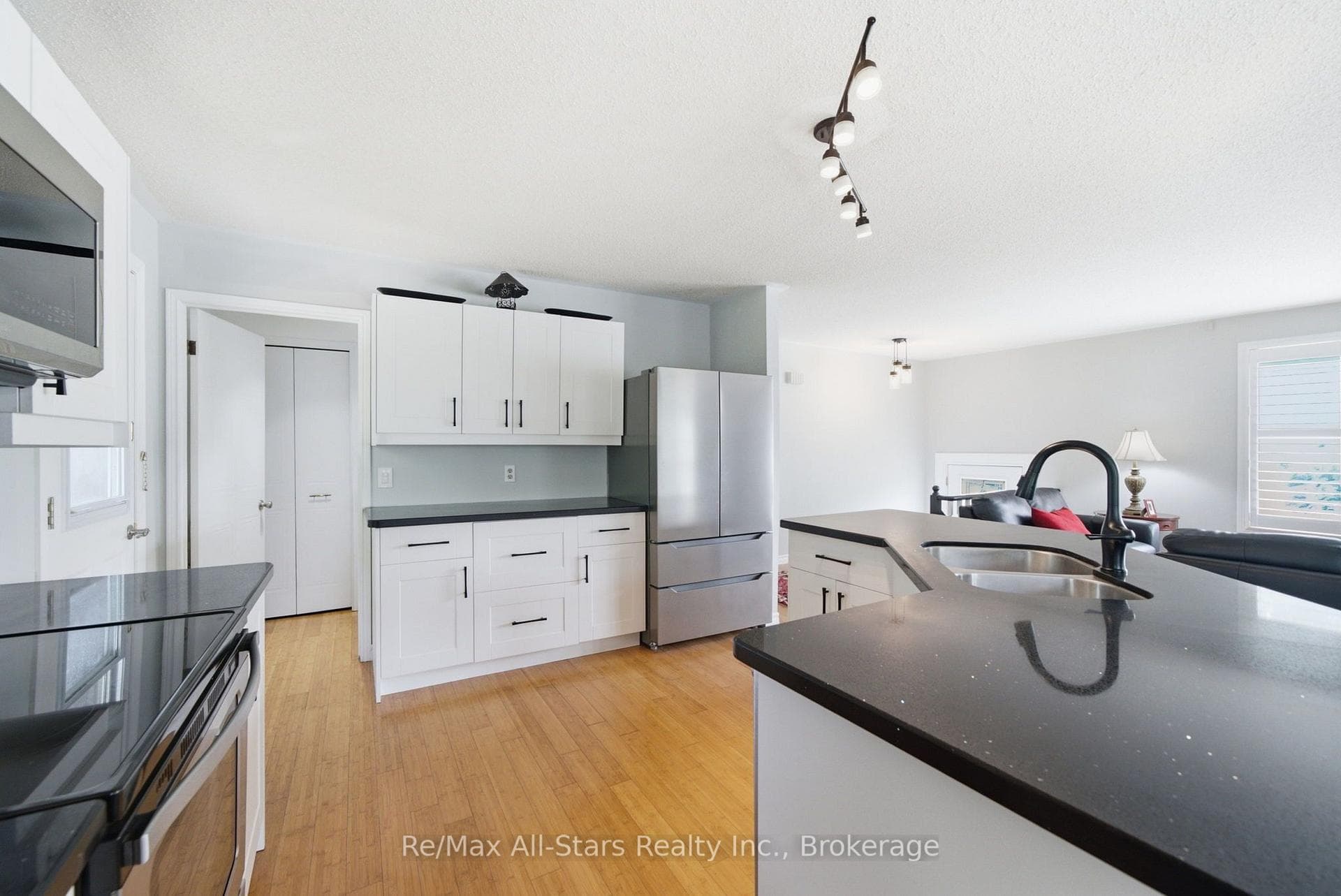 1781 Scugog Street photo 20