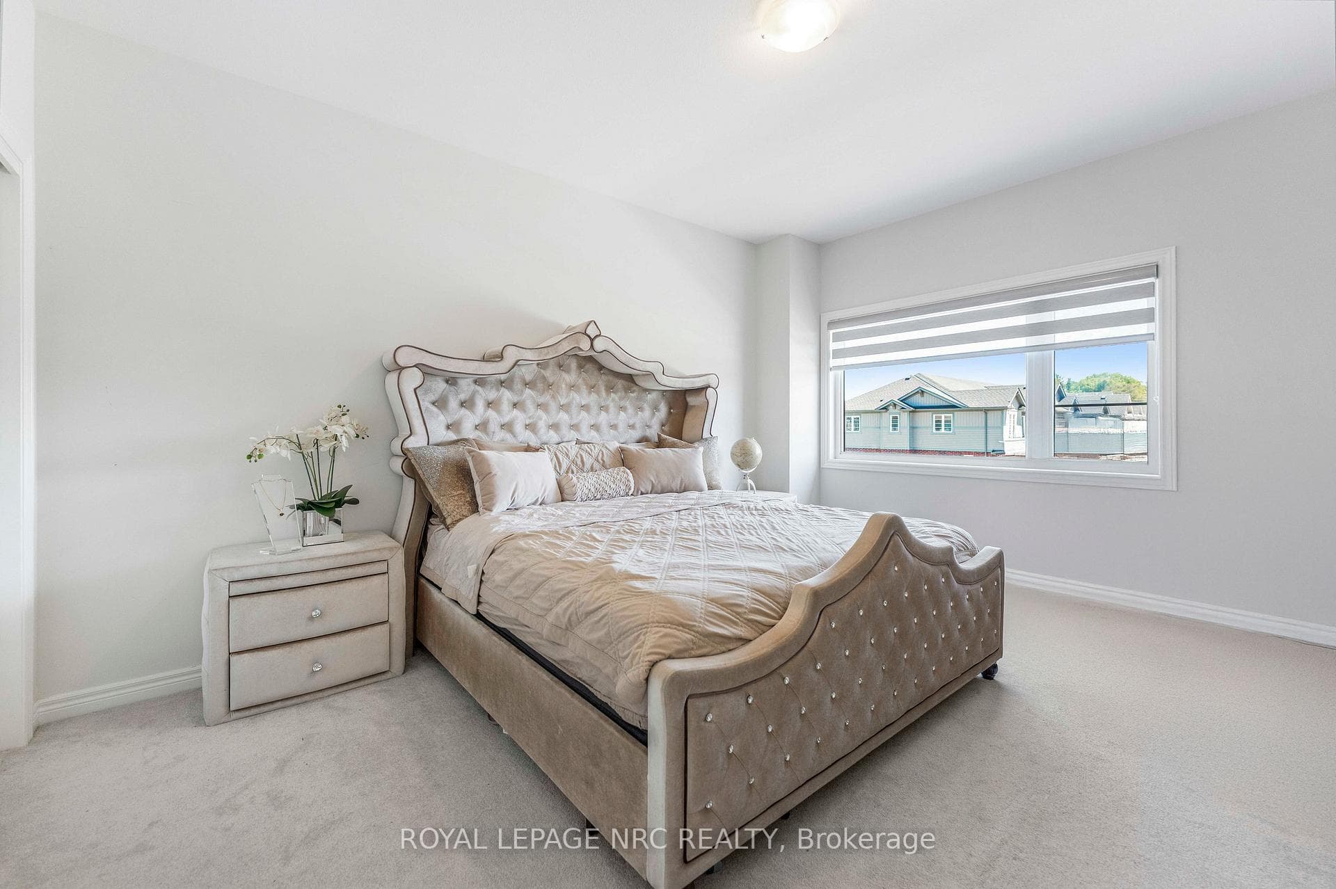 12 Swan Avenue photo 23