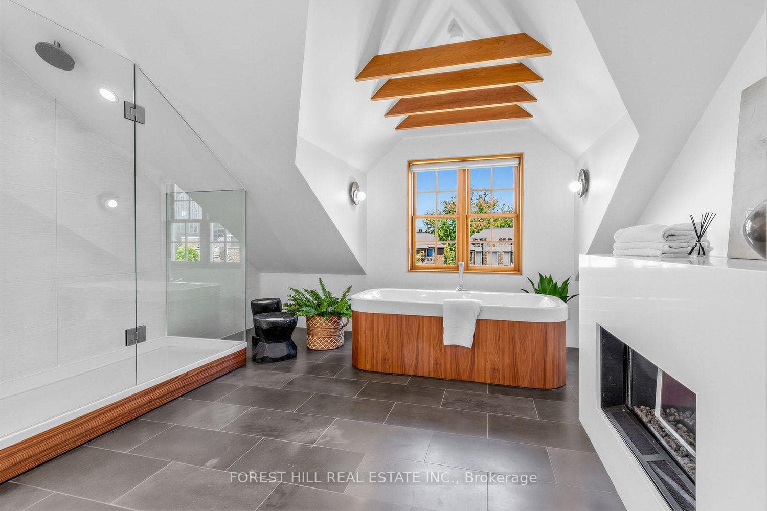 309 Lonsdale Road photo 26