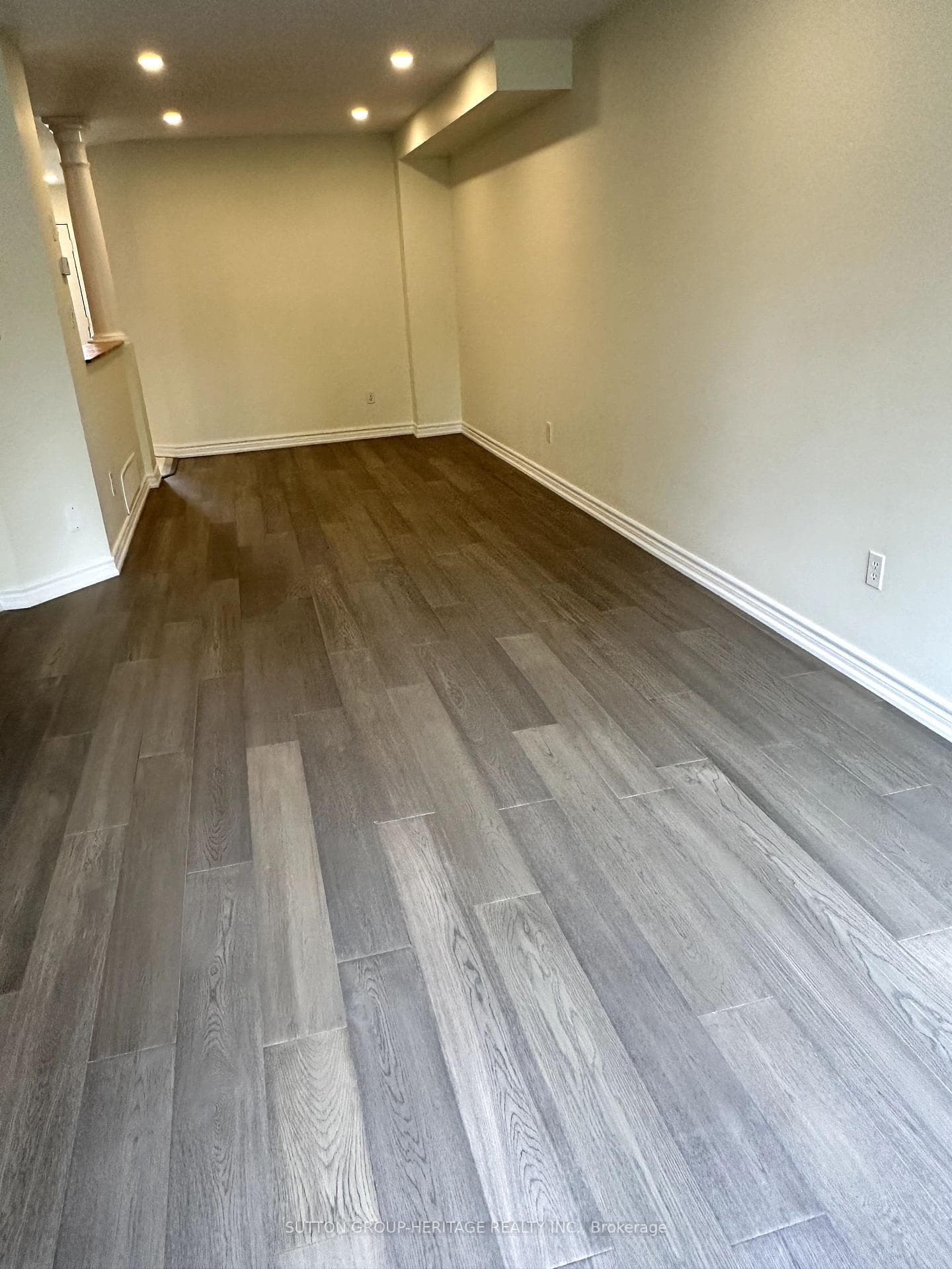 5535 Lawrence Avenue photo 18