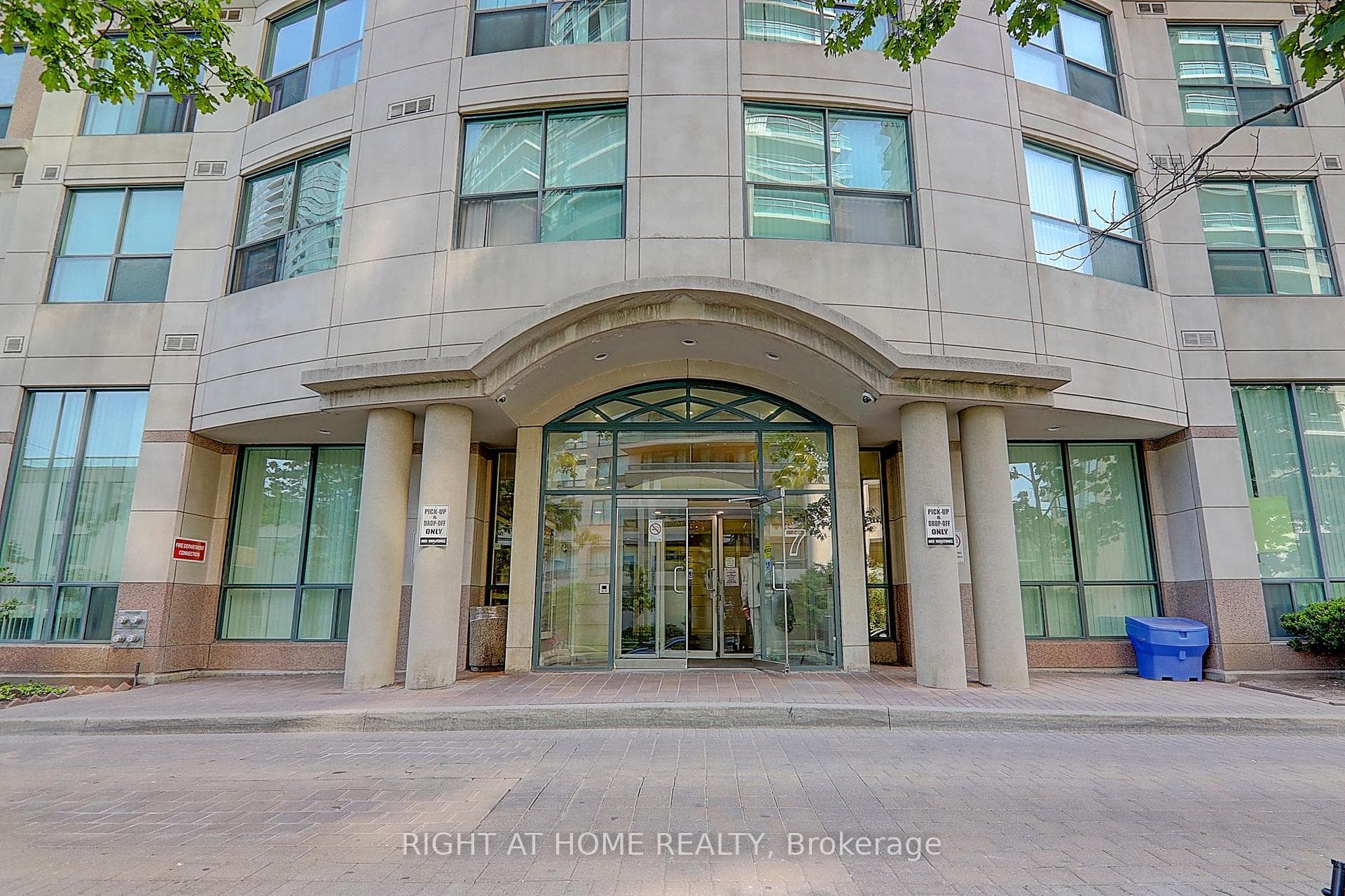 7 Lorraine Drive Unit 301 photo 5