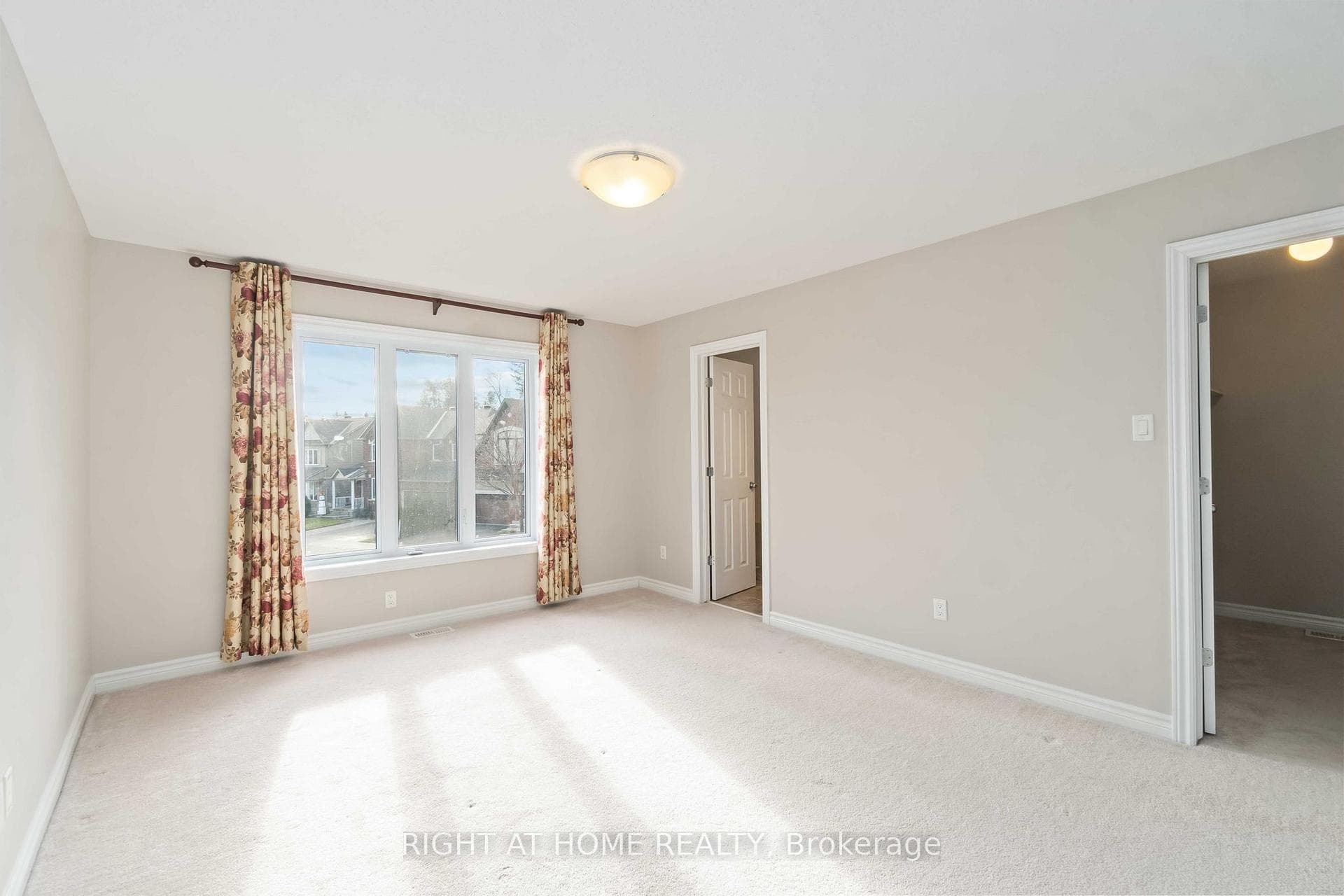 135 Piazza Circle photo 14