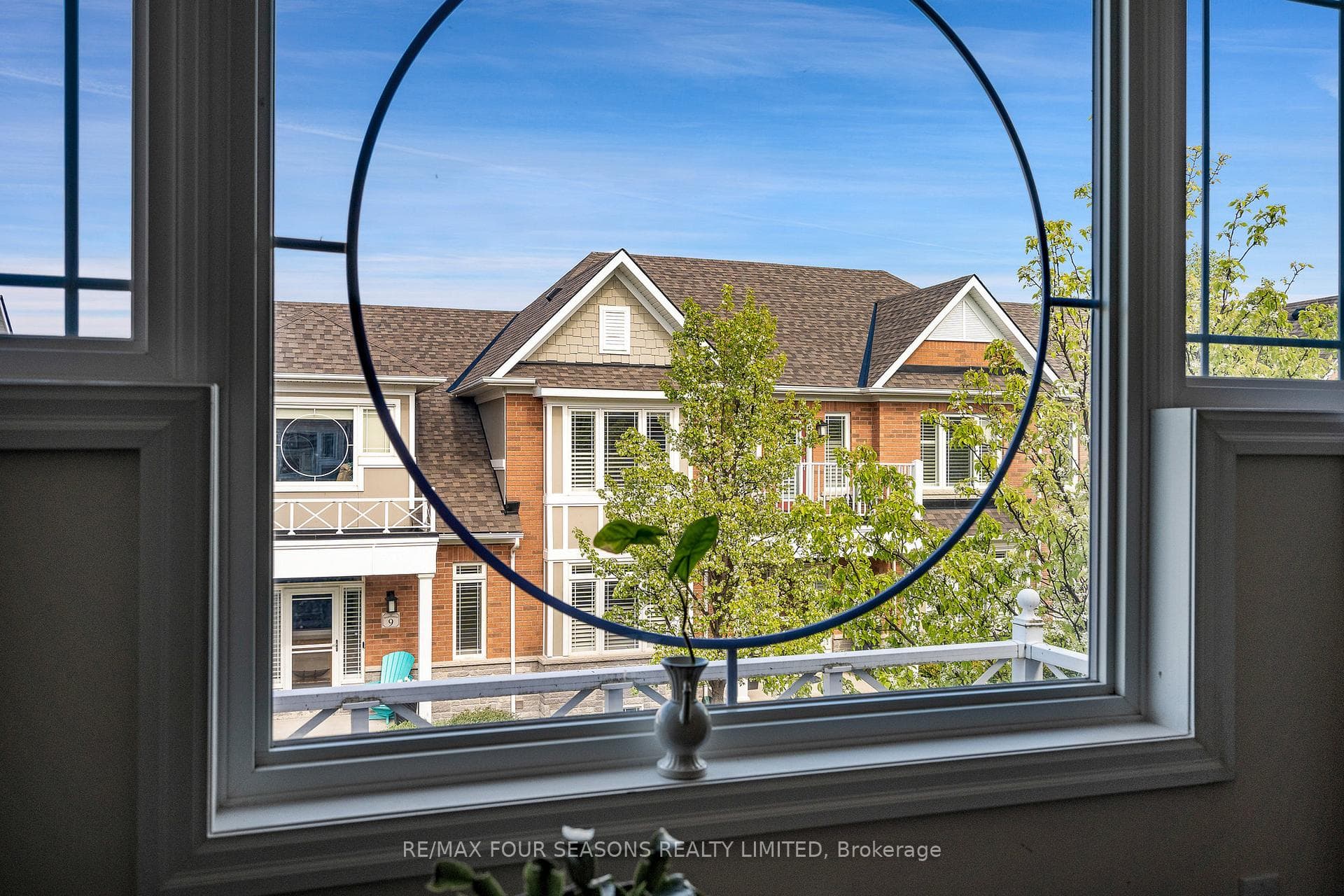 10 Westmount Mews photo 29