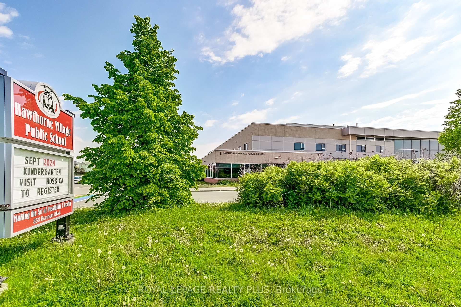 1376 Hearst Boulevard photo 40