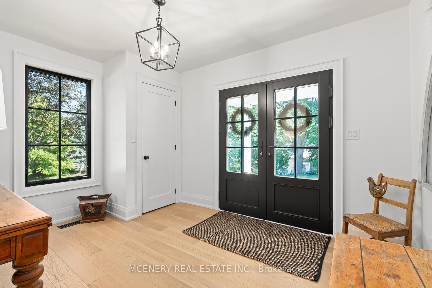 9540 DUNDAS Street photo 5