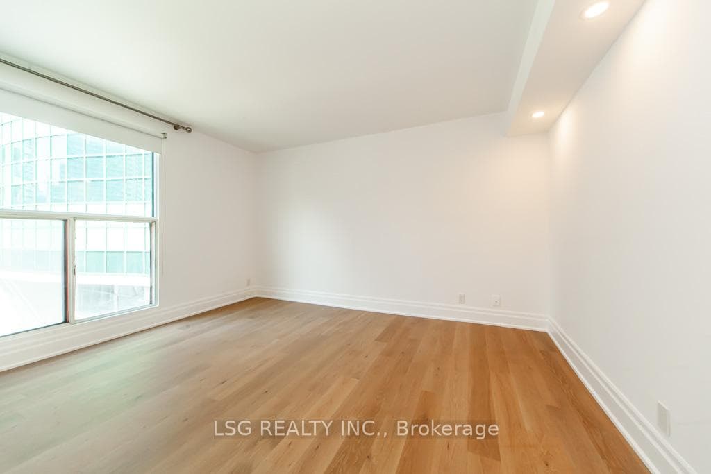 99 Harbour Square Unit 812 photo 24
