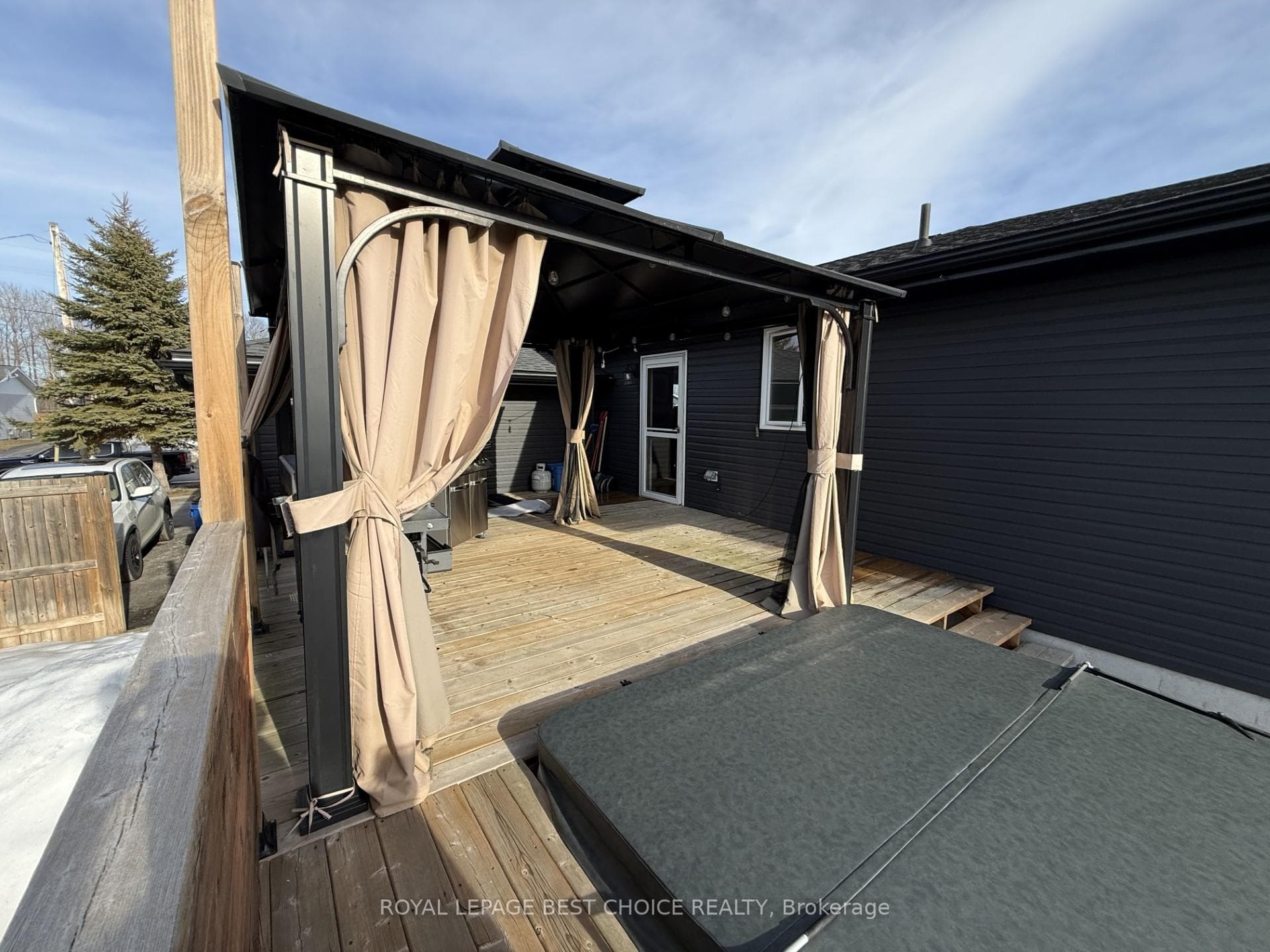 434 Bateson Street photo 15