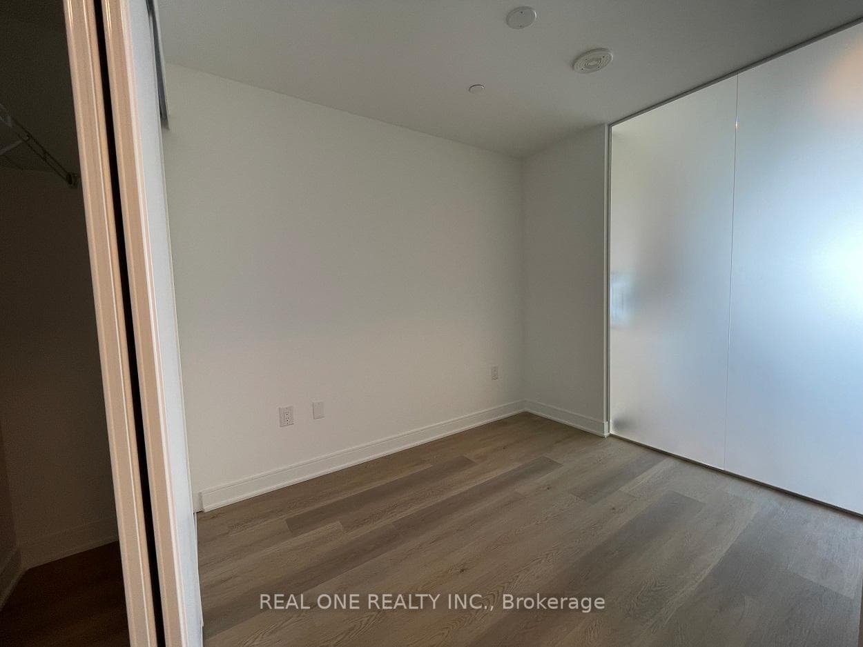86 Dundas Street Unit 1019 photo 6