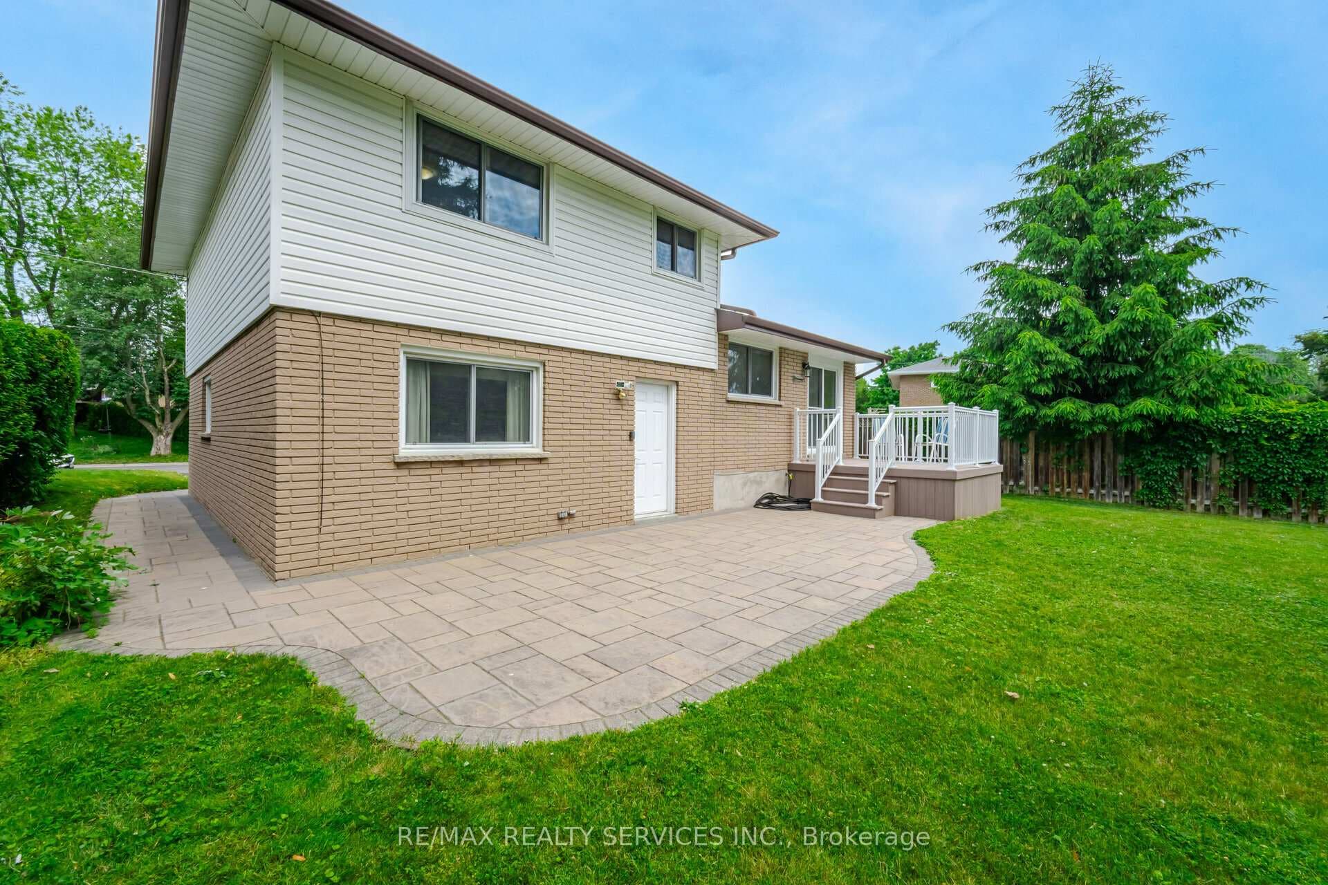 485 Bernhard Crescent photo 38