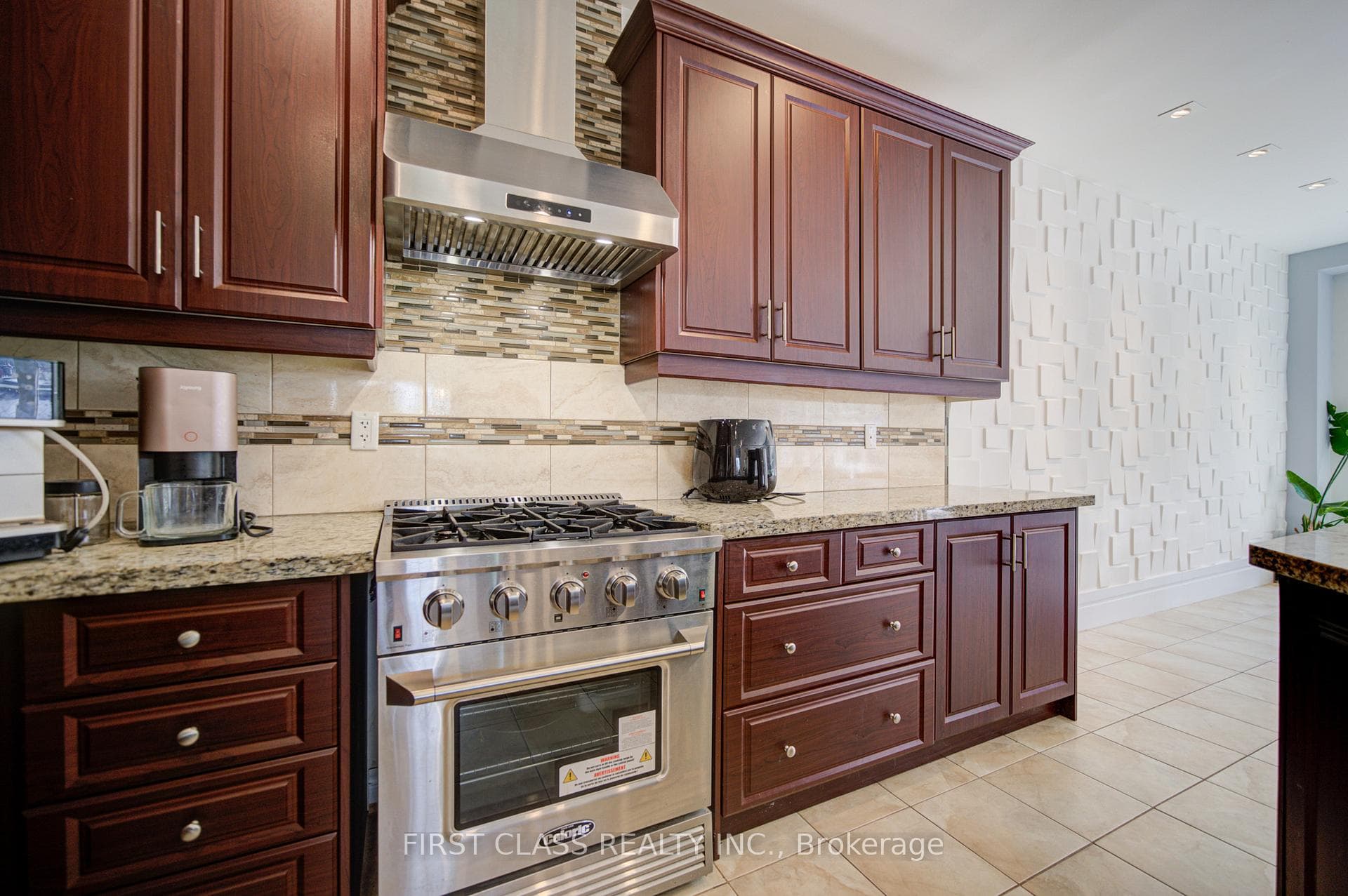 718 Peter Hall Drive photo 16