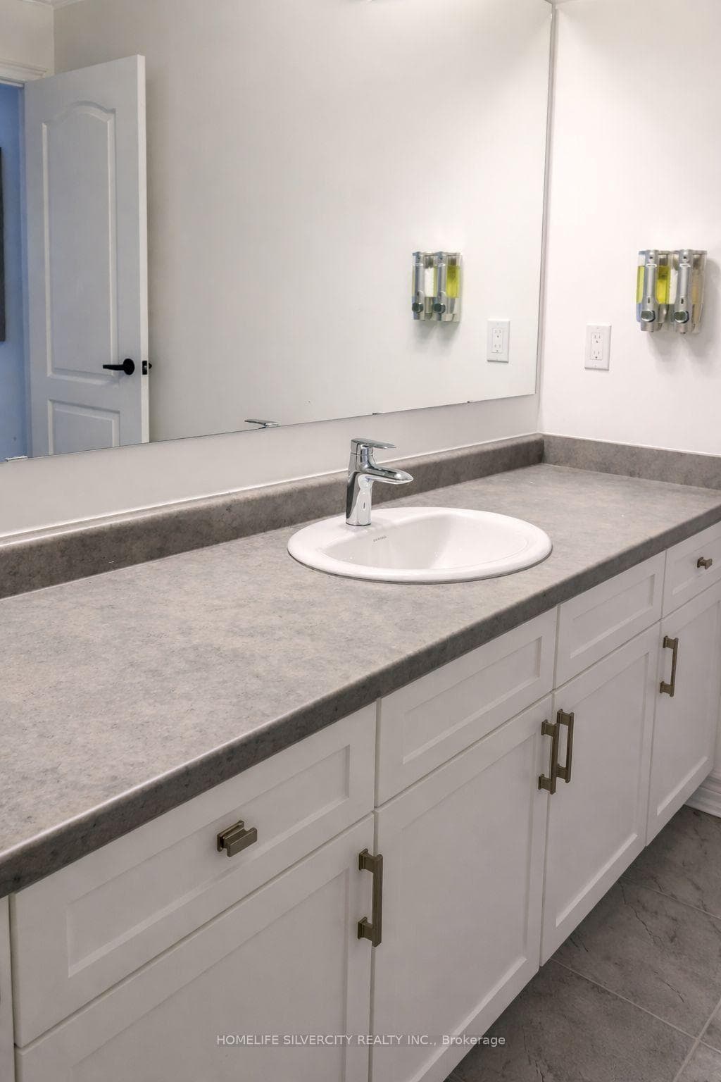 7 Archer Avenue photo 17