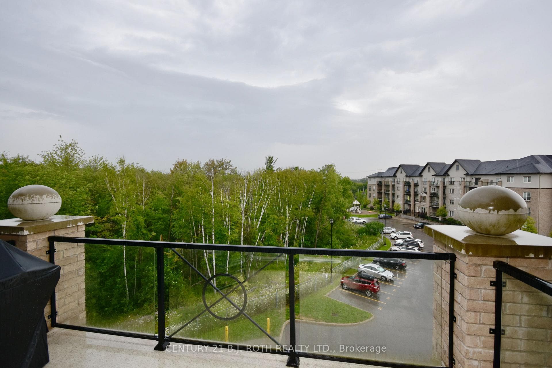 44 Ferndale Drive Unit 405 photo 23