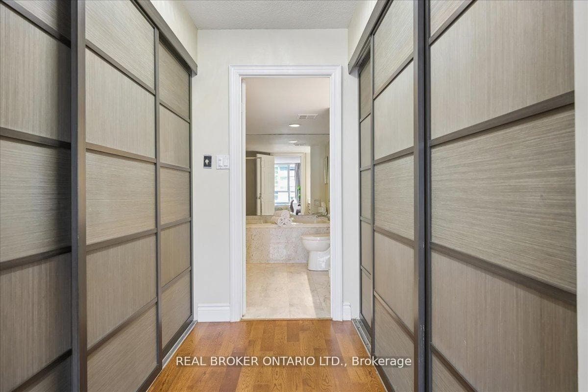 130 Carlton Street Unit 602 photo 24