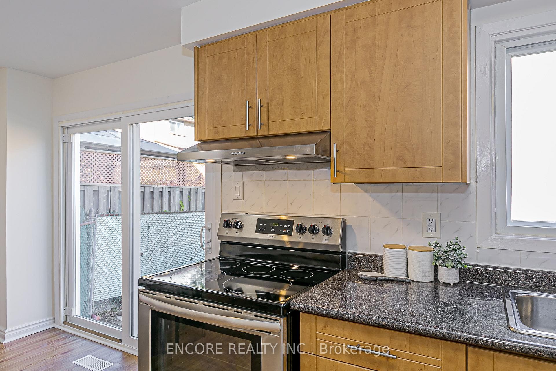 67 Cottsmore Crescent photo 16