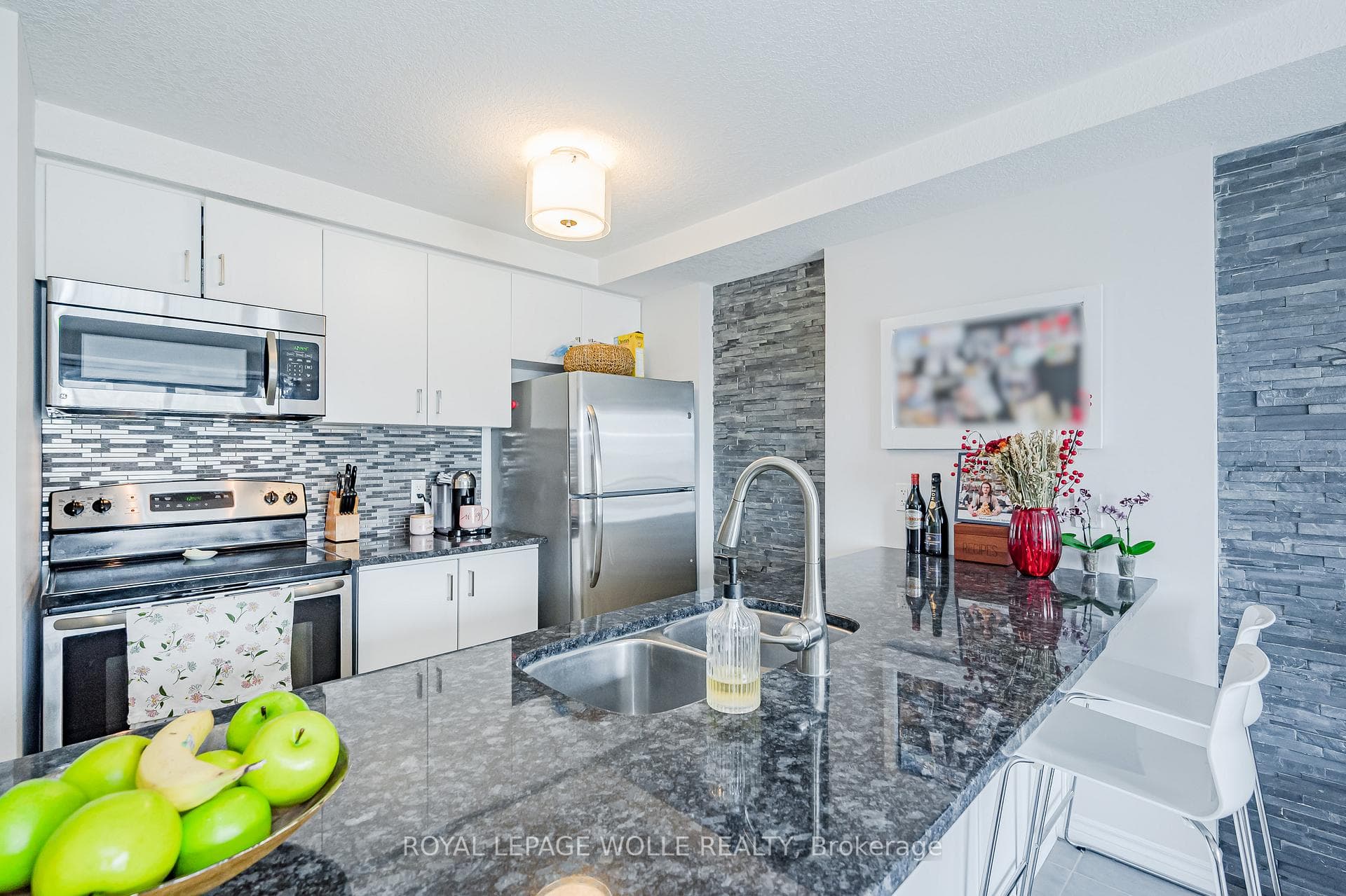 235 Rachel Crescent Unit E photo 6