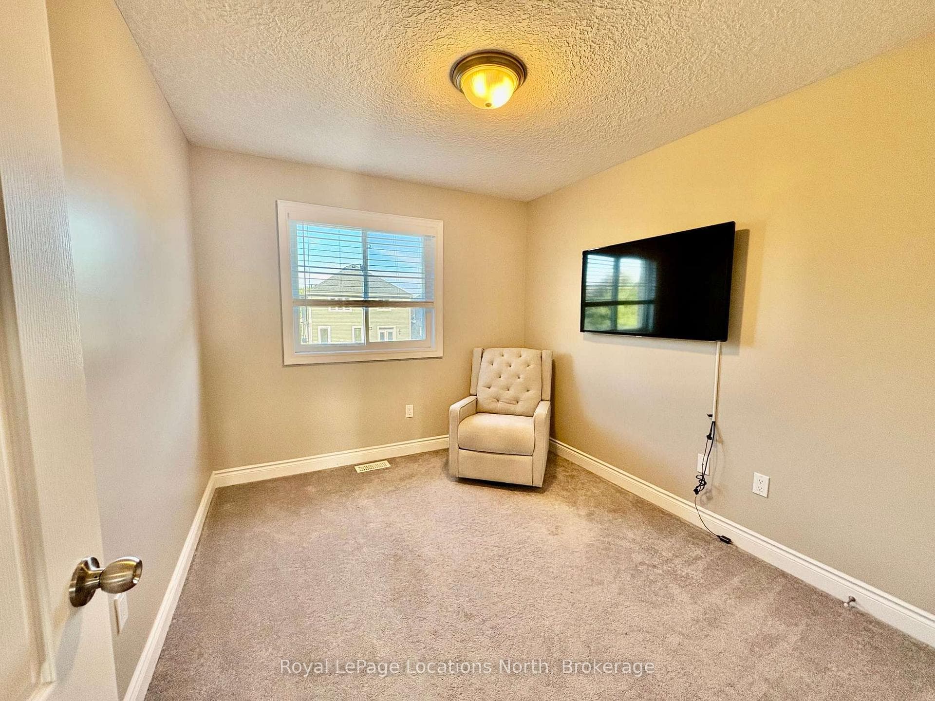 74 Garbutt Crescent photo 9
