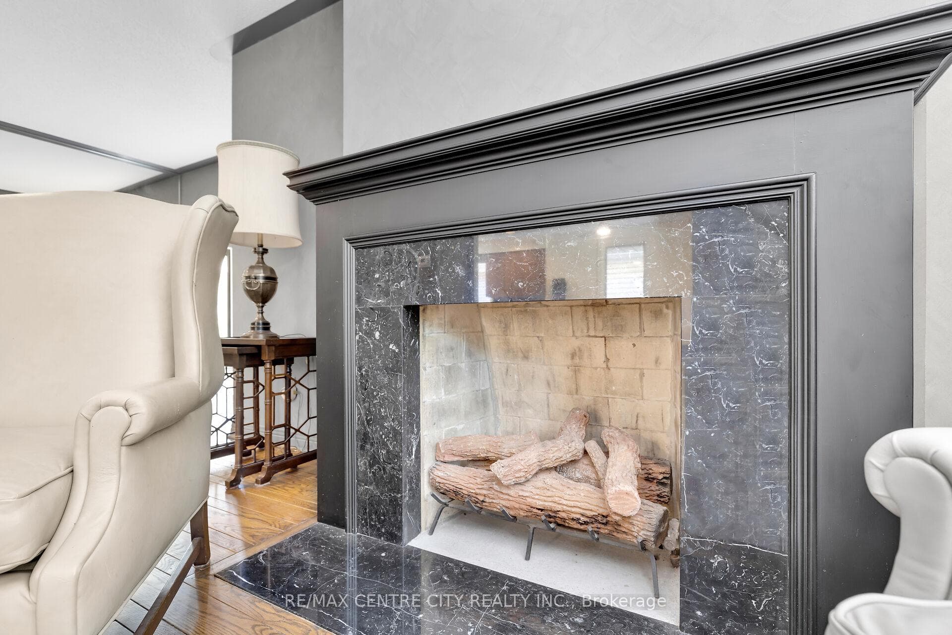 439 Grosvenor Street photo 12