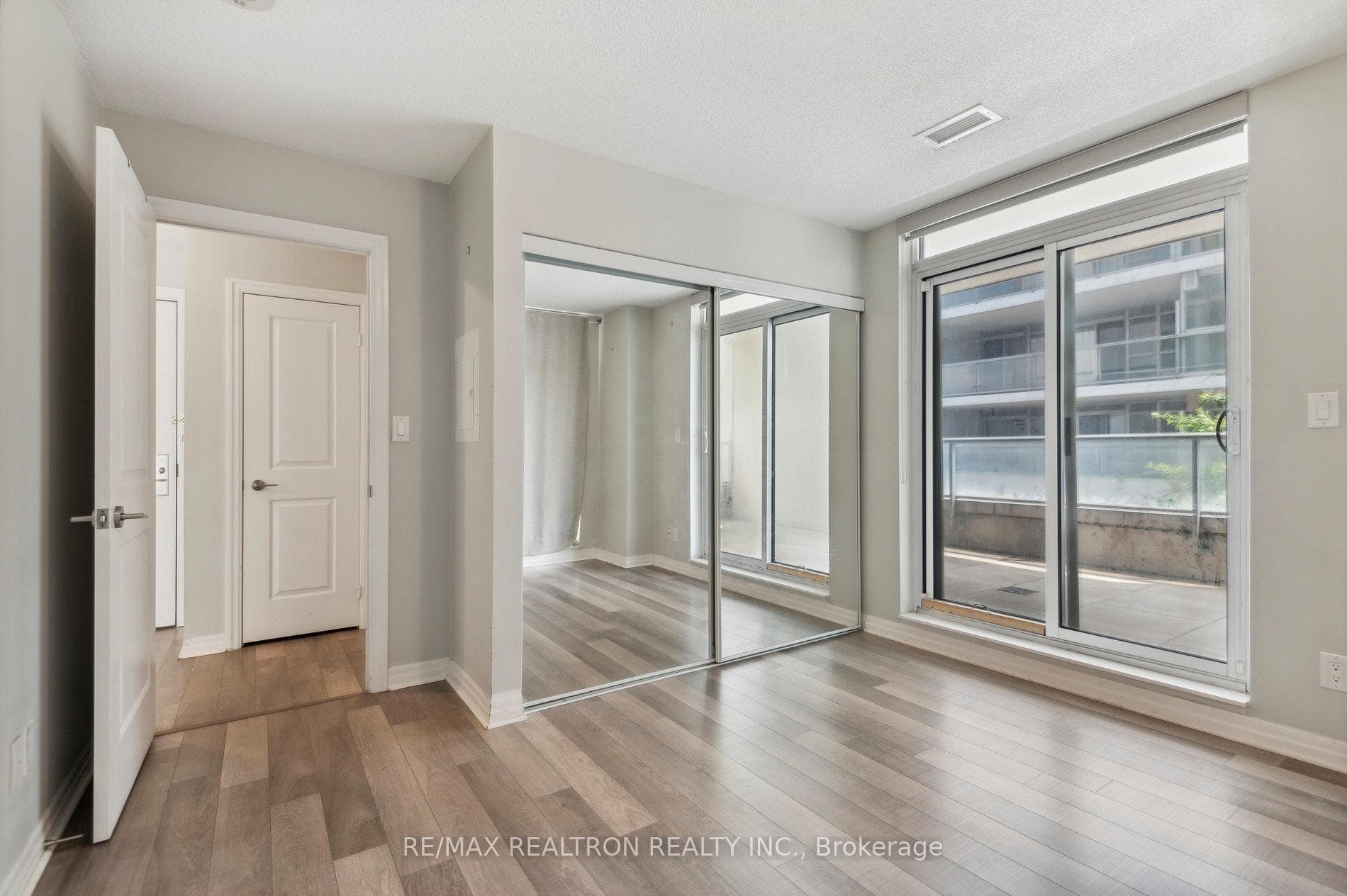 2015 Sheppard Avenue Unit 102 photo 16