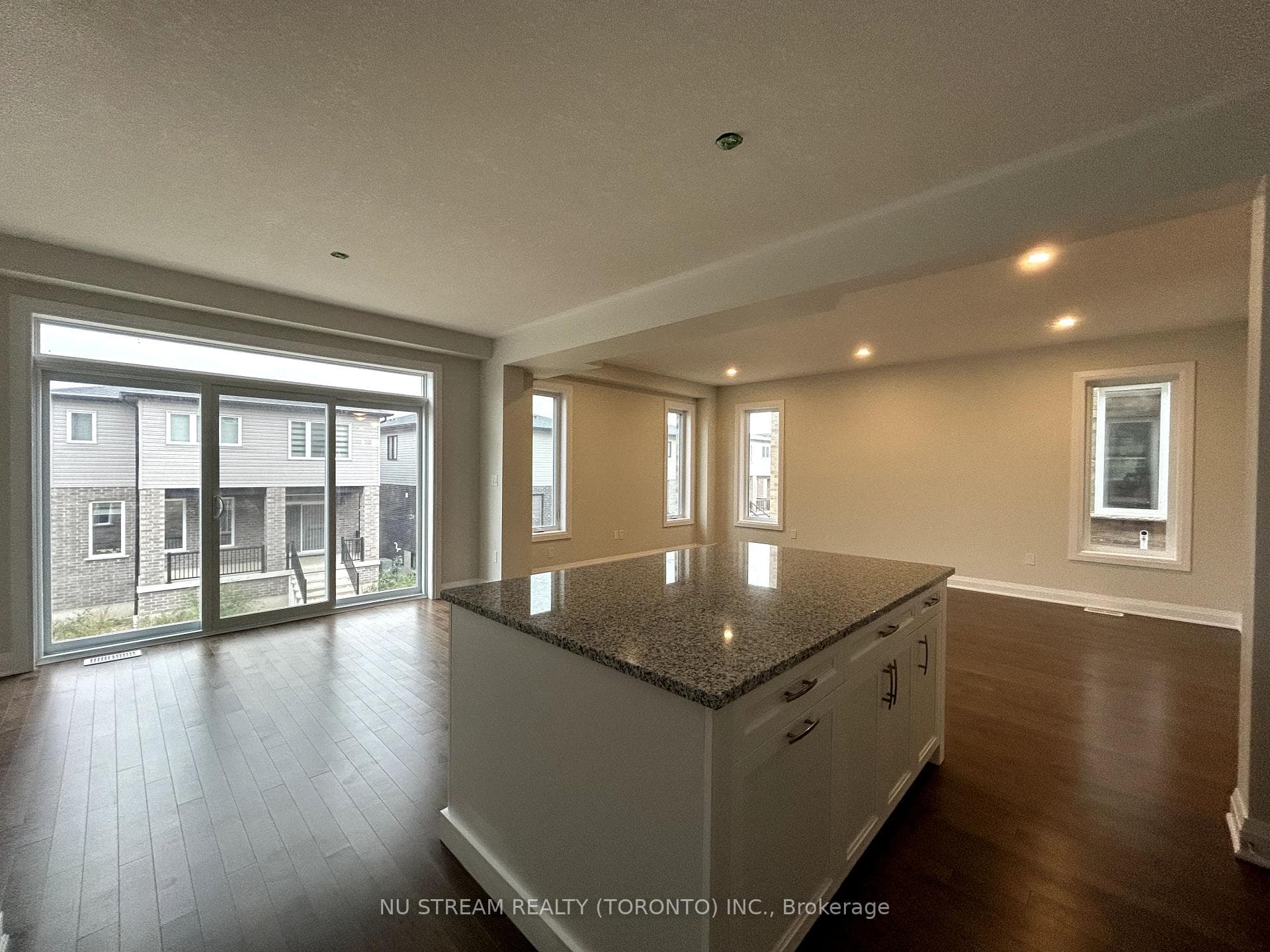 732 Autumn Willow Drive photo 4