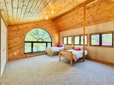 Upper level flax space (pot. family/games room)