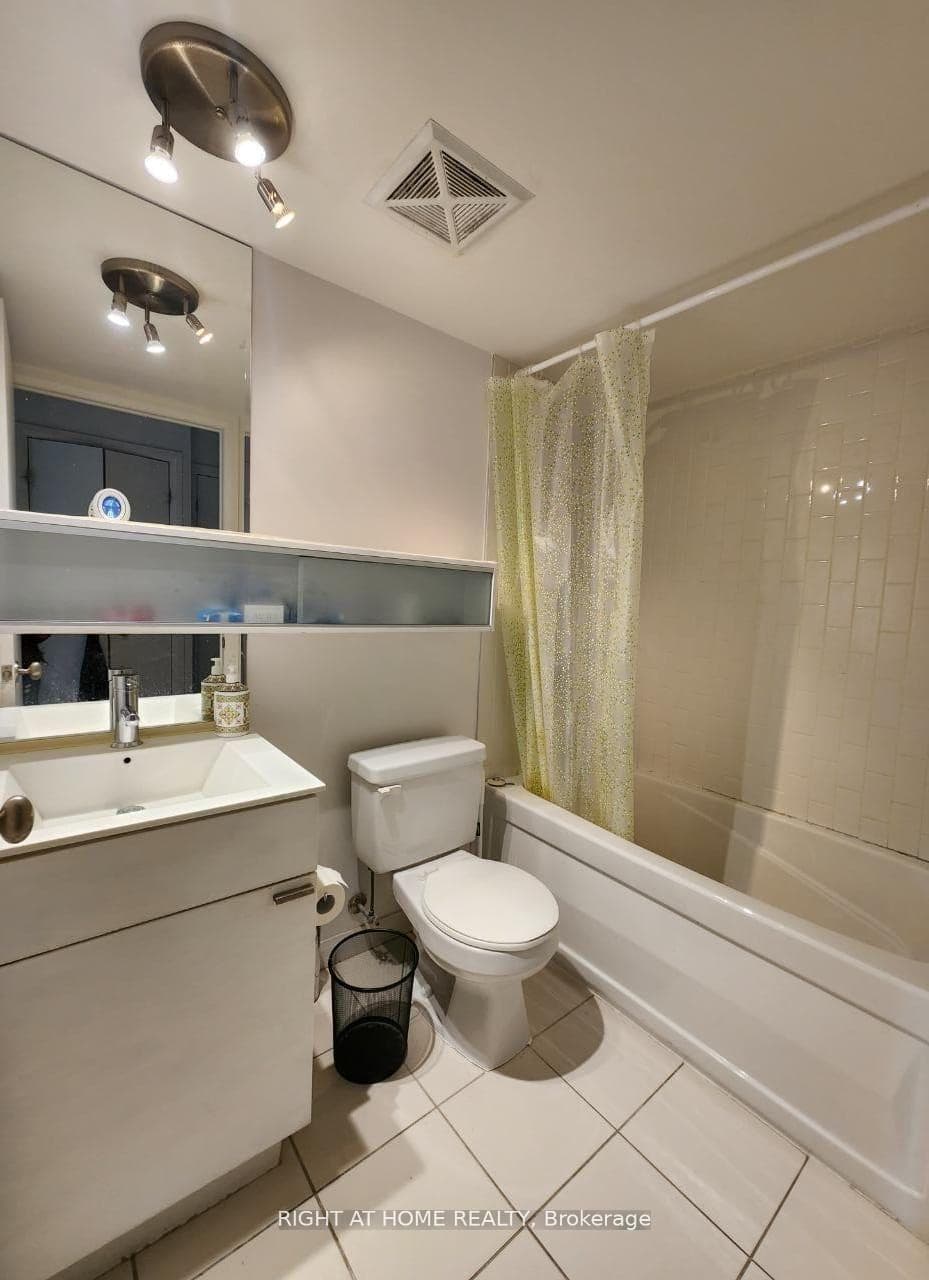 111 Elizabeth Street Unit 928 photo 5