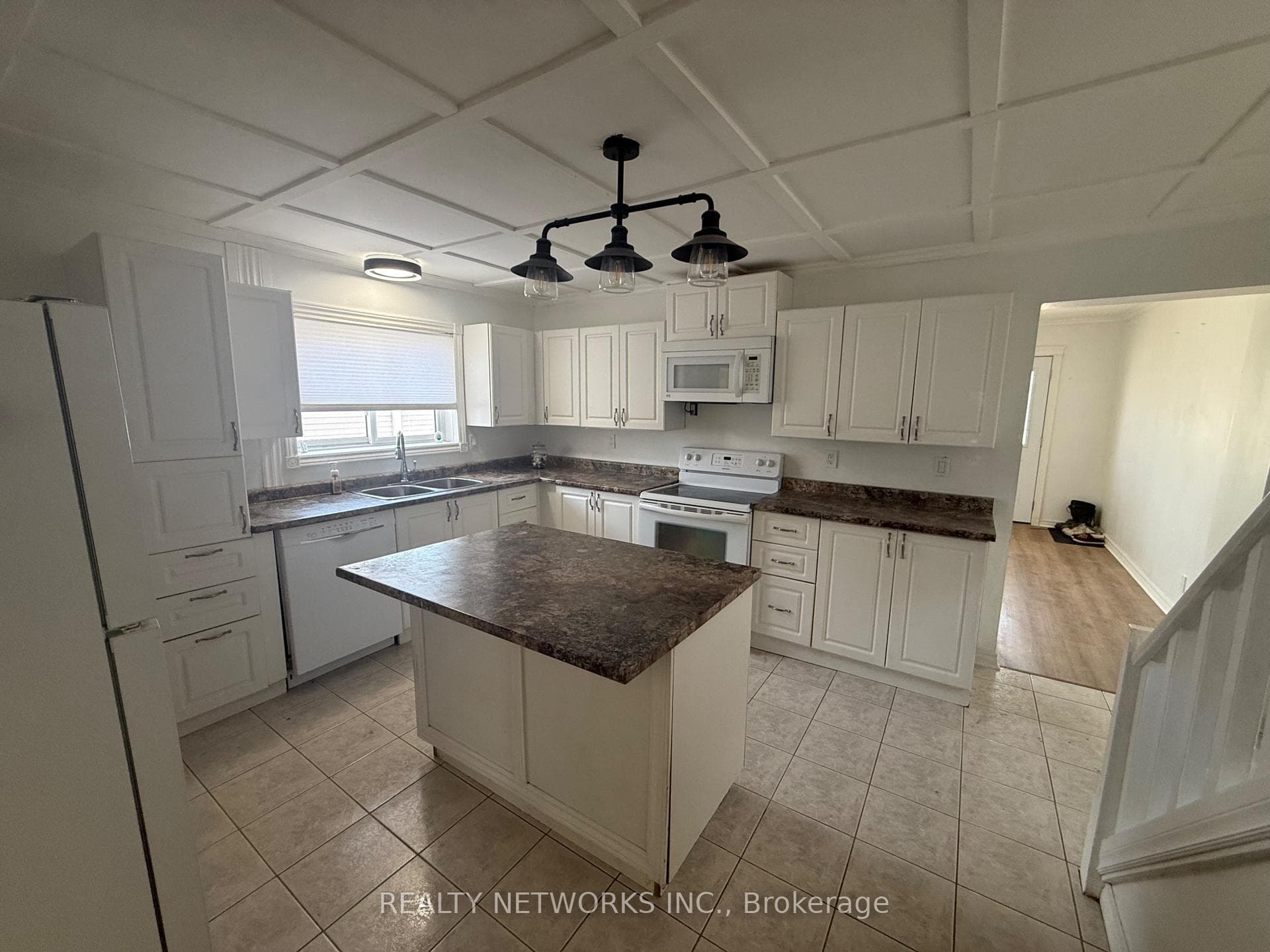 221 Commercial Avenue photo 4