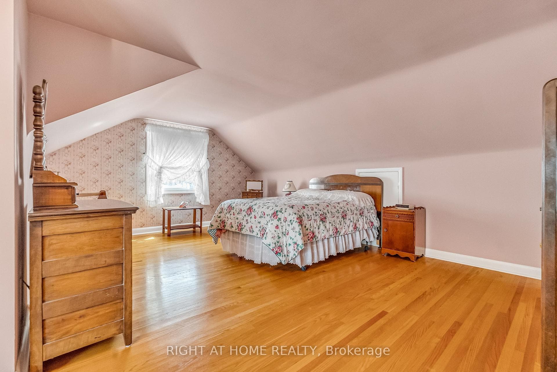 Upstairs Bedroom #3