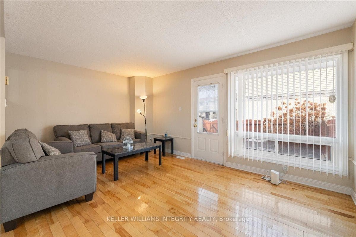 1798 Stonehenge Crescent photo 13